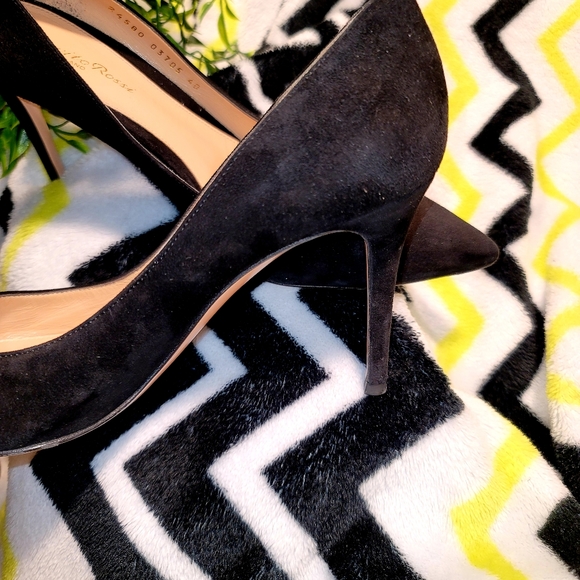 Gianvito Rossi 85 Suede Point-Toe Pumps~Black 3.3" covered heel - Picture 2 of 7